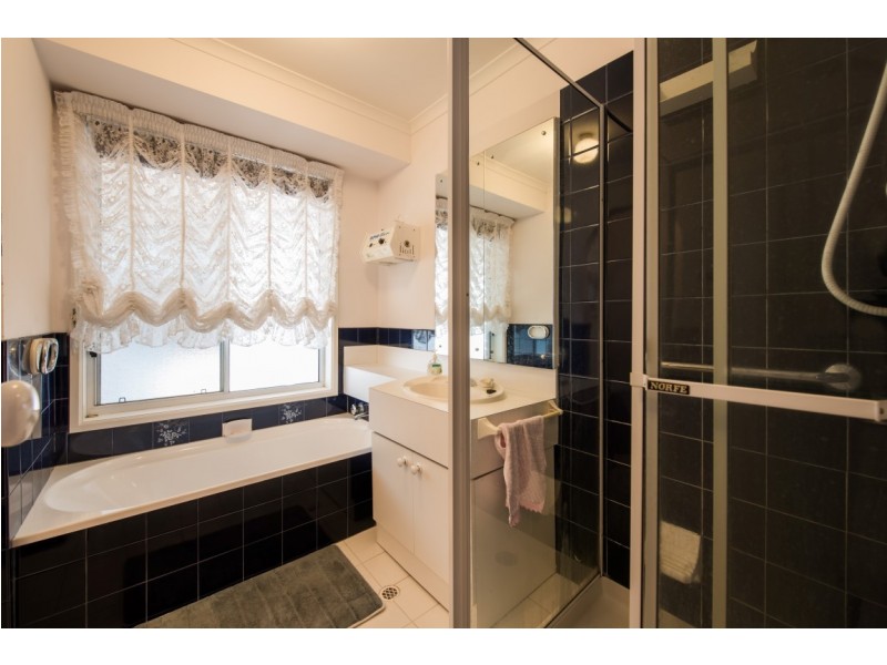 10 College Avenue, Aberfoyle Park SA 5159