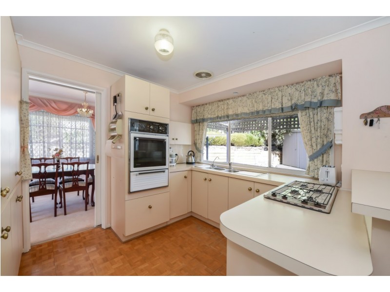 10 College Avenue, Aberfoyle Park SA 5159