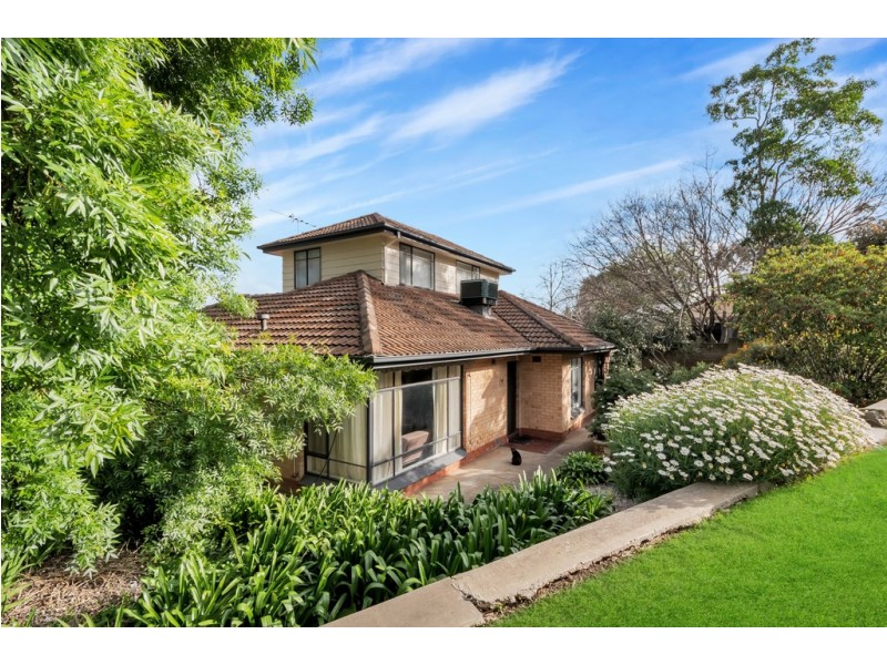 11 Bishops Hill Road, Happy Valley SA 5159