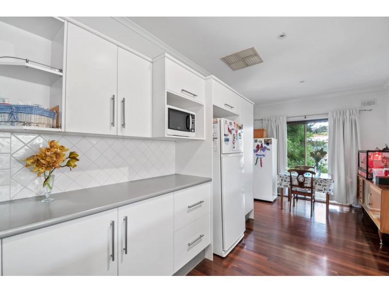 11 Bishops Hill Road, Happy Valley SA 5159