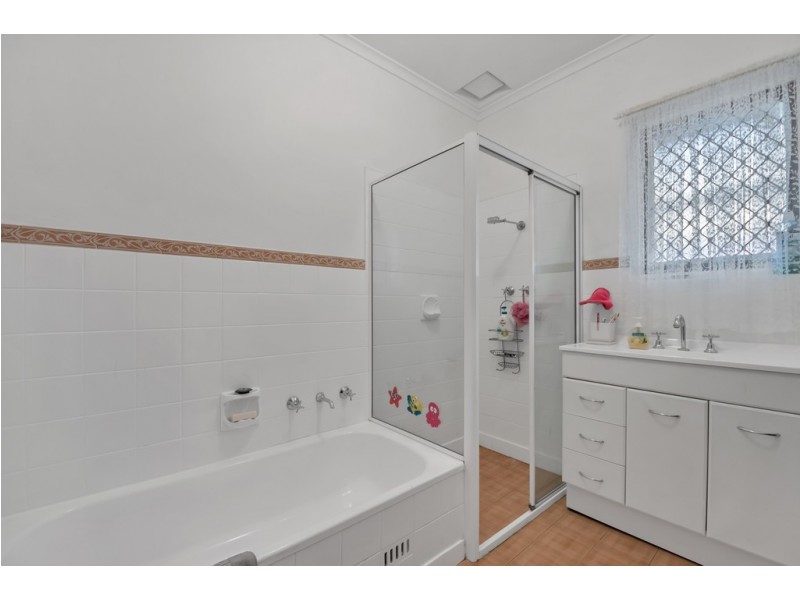 11 Bishops Hill Road, Happy Valley SA 5159