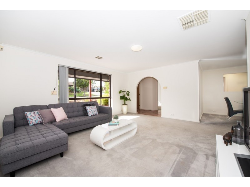 9 Diosma Drive, Morphett Vale SA 5162