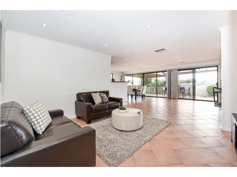 9 Diosma Drive, Morphett Vale SA 5162