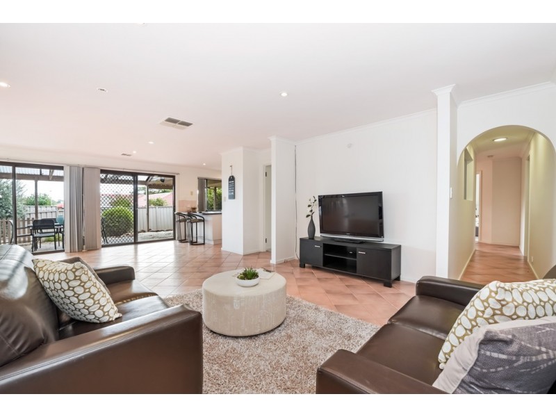 9 Diosma Drive, Morphett Vale SA 5162