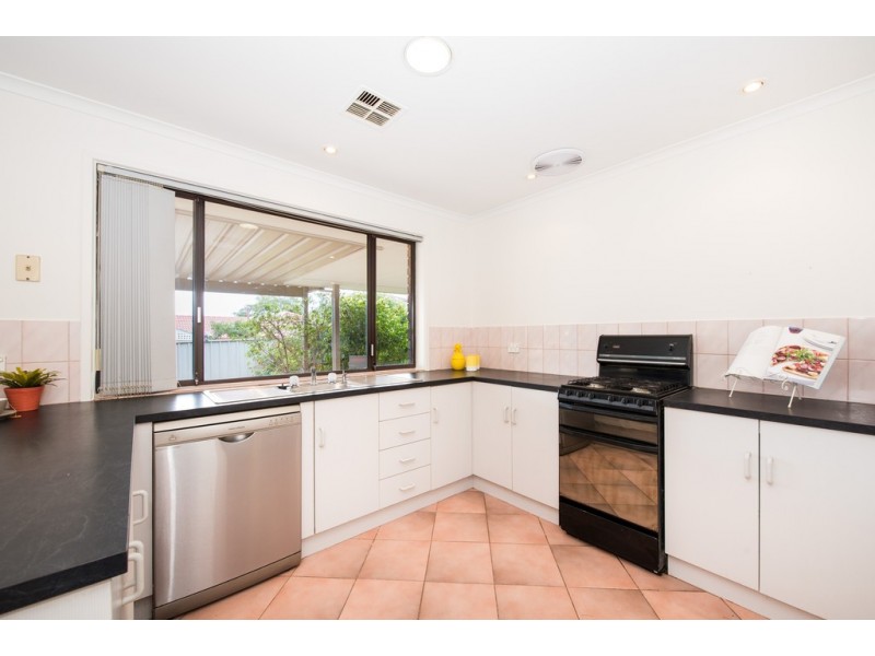 9 Diosma Drive, Morphett Vale SA 5162