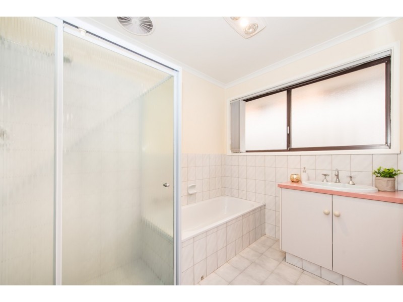 9 Diosma Drive, Morphett Vale SA 5162
