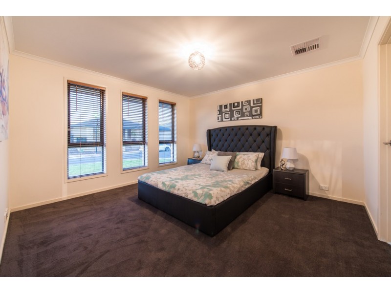 29 Aquamarine Ave, Aldinga Beach SA 5173