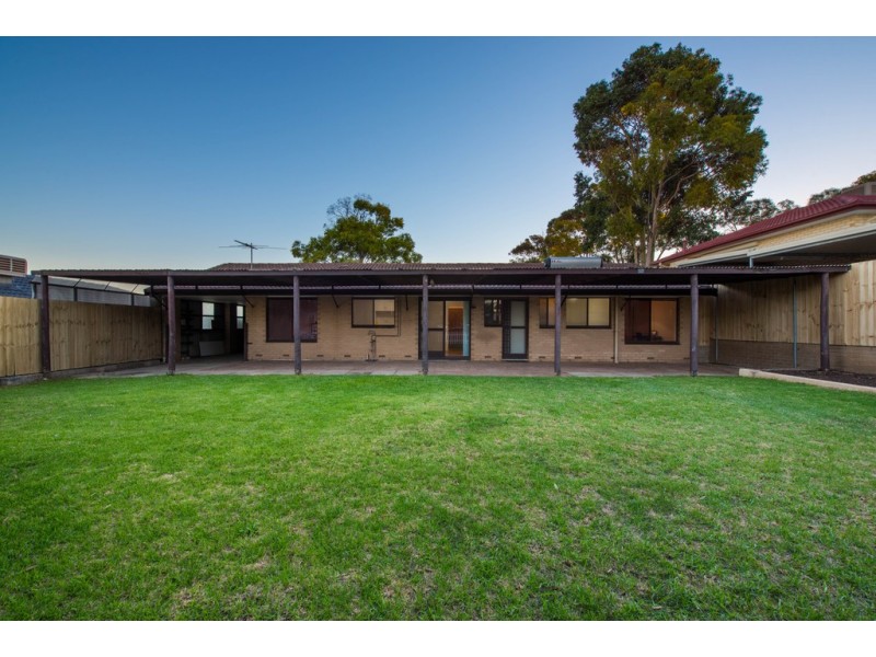 12 Whiteley Drive, Trott Park SA 5158