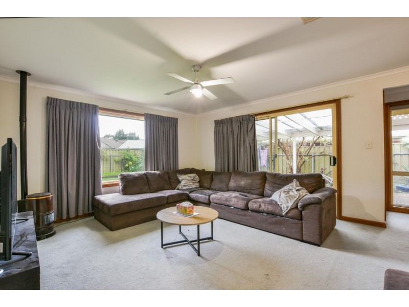 6 Brookland Valley Drive, Woodcroft SA 5162