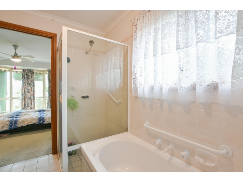 6 Brookland Valley Drive, Woodcroft SA 5162