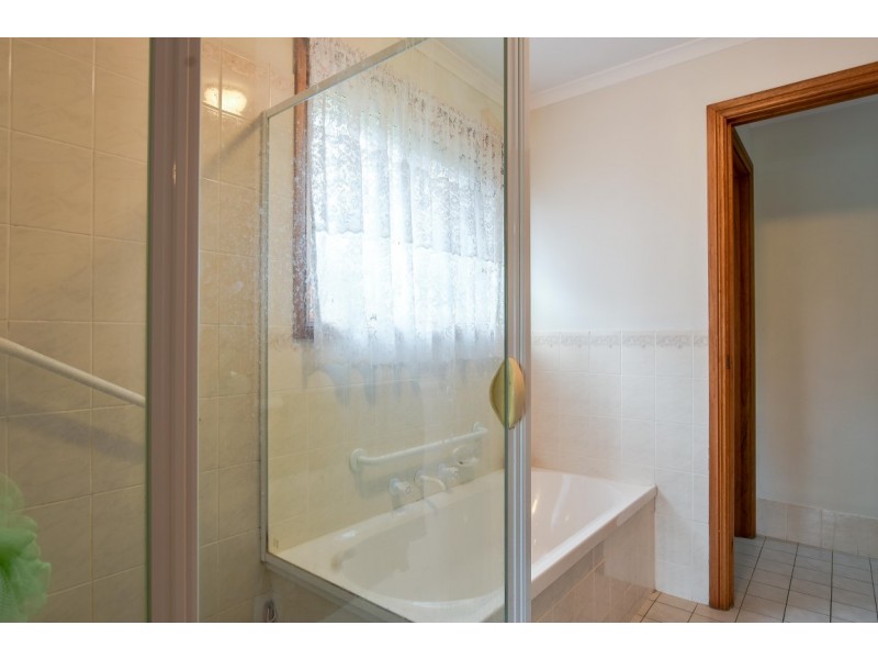 6 Brookland Valley Drive, Woodcroft SA 5162