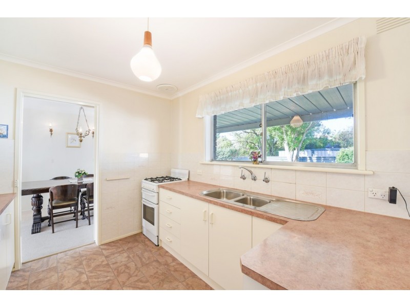 1 Lake Drive, Happy Valley SA 5159