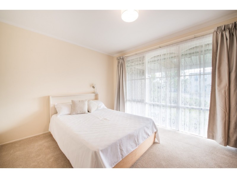 1 Lake Drive, Happy Valley SA 5159