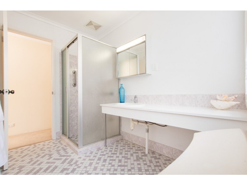 1 Lake Drive, Happy Valley SA 5159