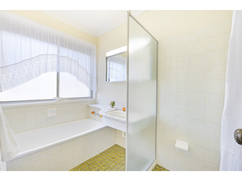 1 Lake Drive, Happy Valley SA 5159