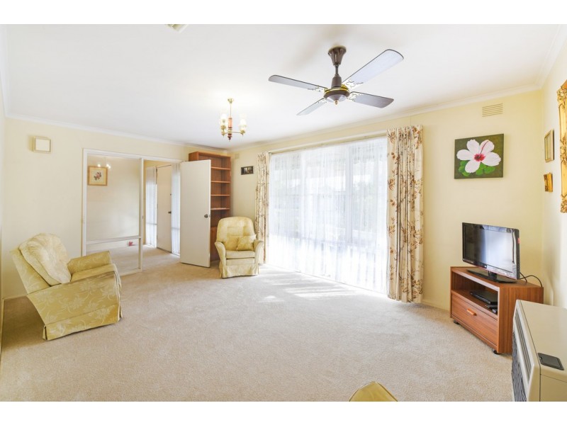 1 Lake Drive, Happy Valley SA 5159