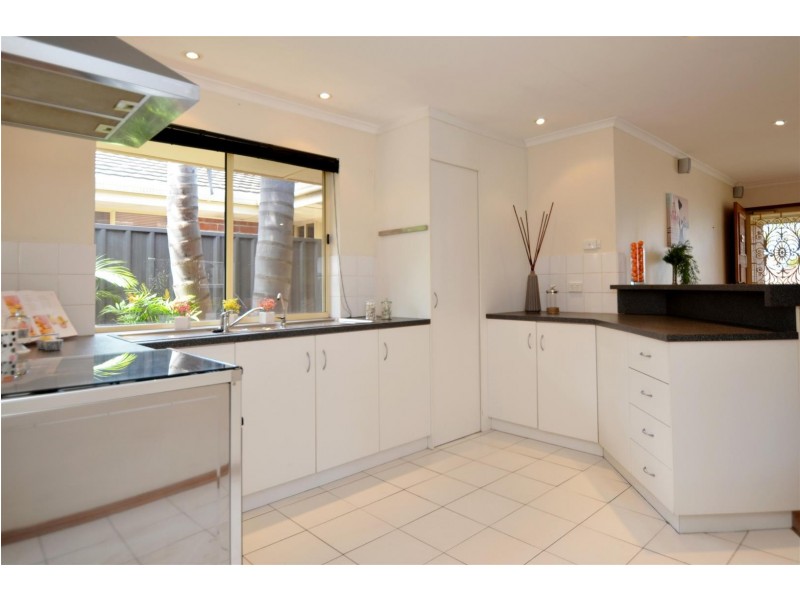 1/8 Oakvale Way, Hallett Cove SA 5158