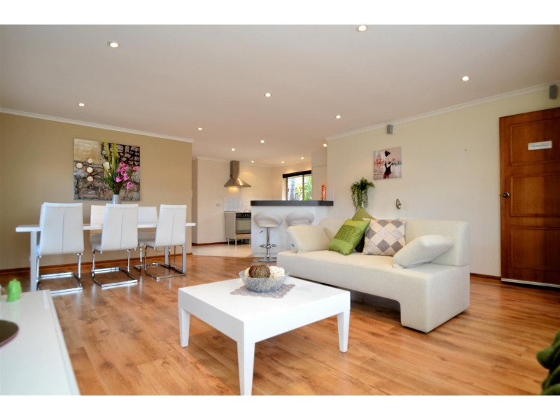 1/8 Oakvale Way, Hallett Cove SA 5158