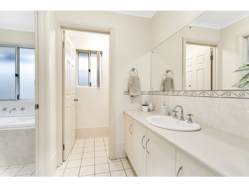 42 Sylvan Circuit, Noarlunga Downs SA 5168