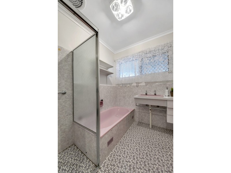 16 Montana Drive, Happy Valley SA 5159