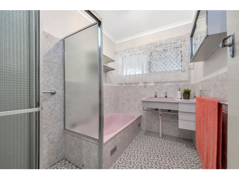 16 Montana Drive, Happy Valley SA 5159