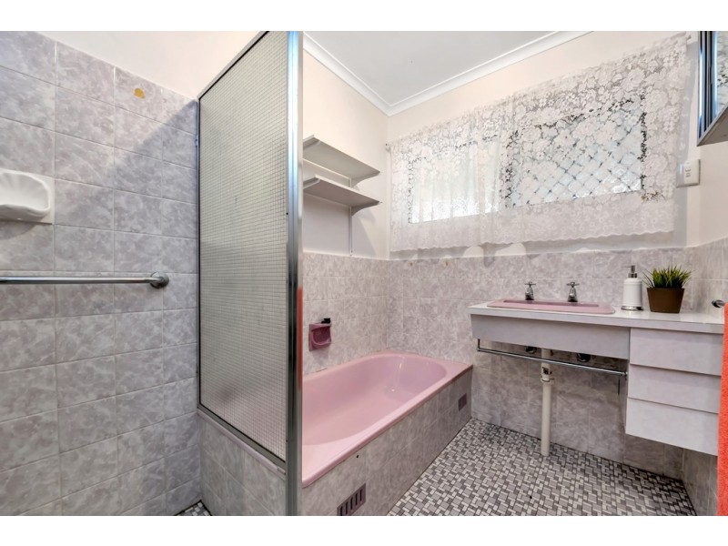 16 Montana Drive, Happy Valley SA 5159