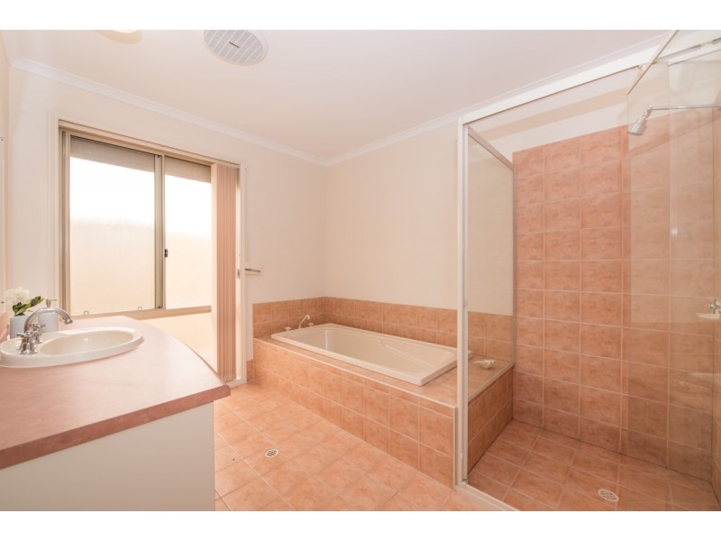 8 Kings Hill Cir, Onkaparinga Hills SA 5163