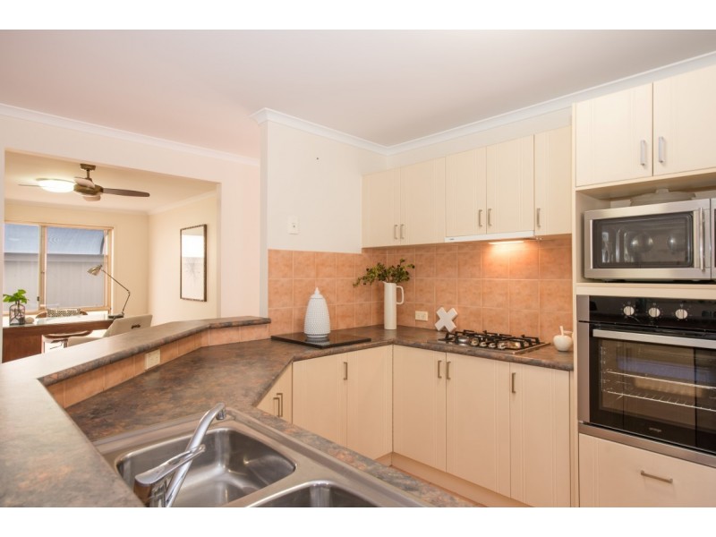 8 Kings Hill Cir, Onkaparinga Hills SA 5163