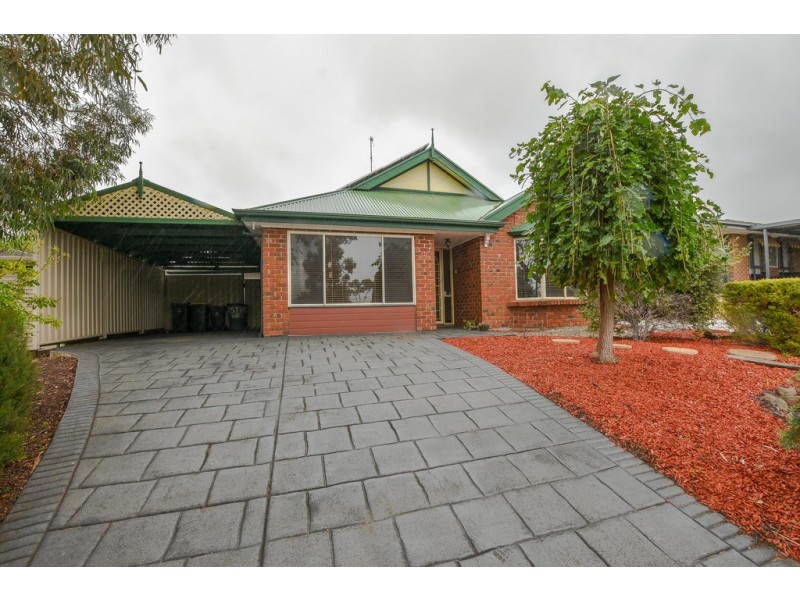 4 Esther Drive, Woodcroft SA 5162