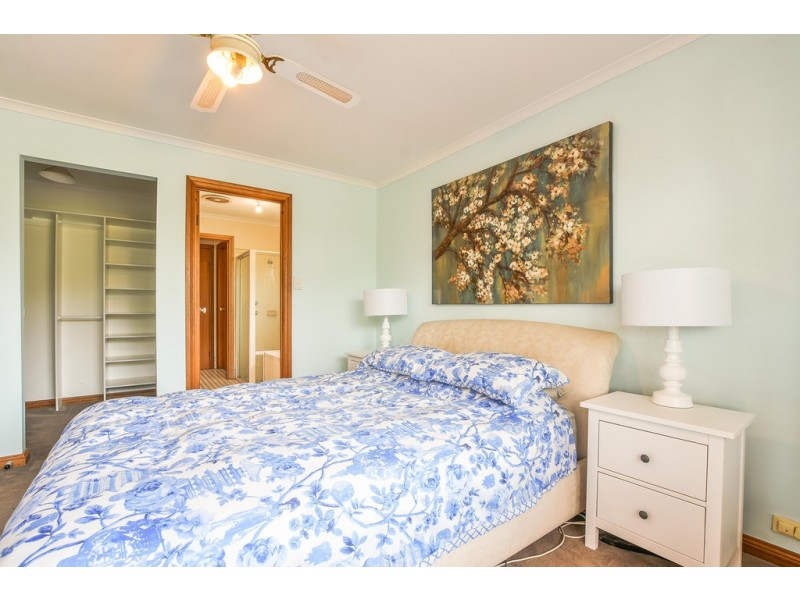 4 Esther Drive, Woodcroft SA 5162