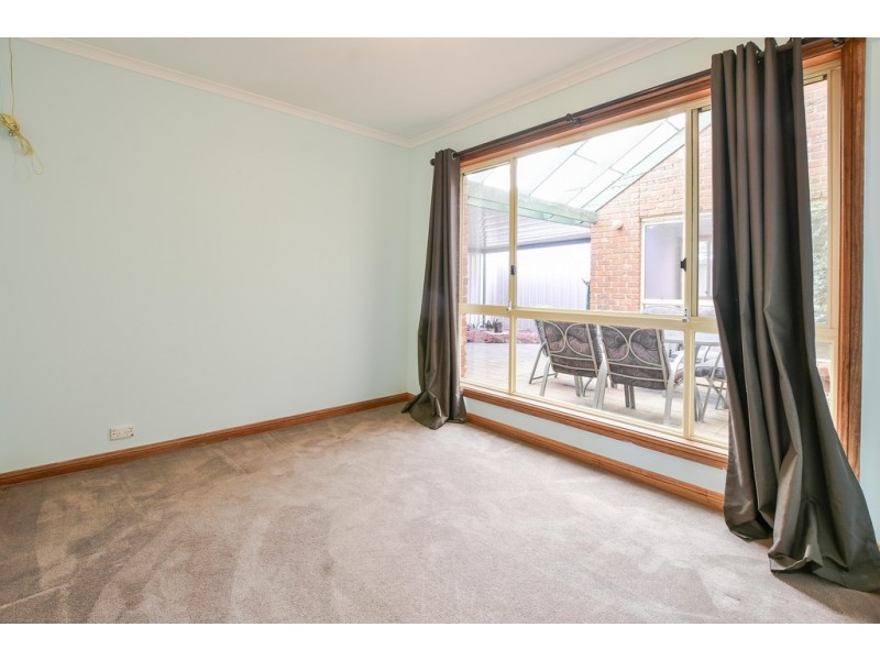 4 Esther Drive, Woodcroft SA 5162