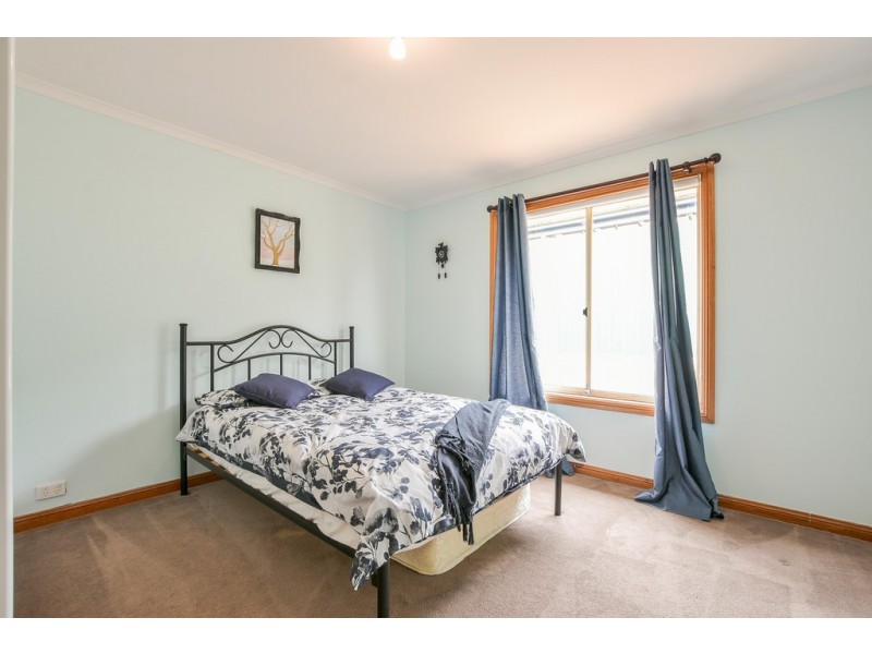 4 Esther Drive, Woodcroft SA 5162