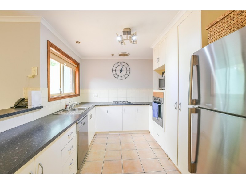 4 Esther Drive, Woodcroft SA 5162