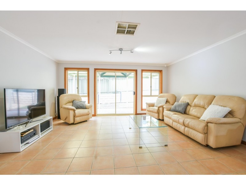 4 Esther Drive, Woodcroft SA 5162