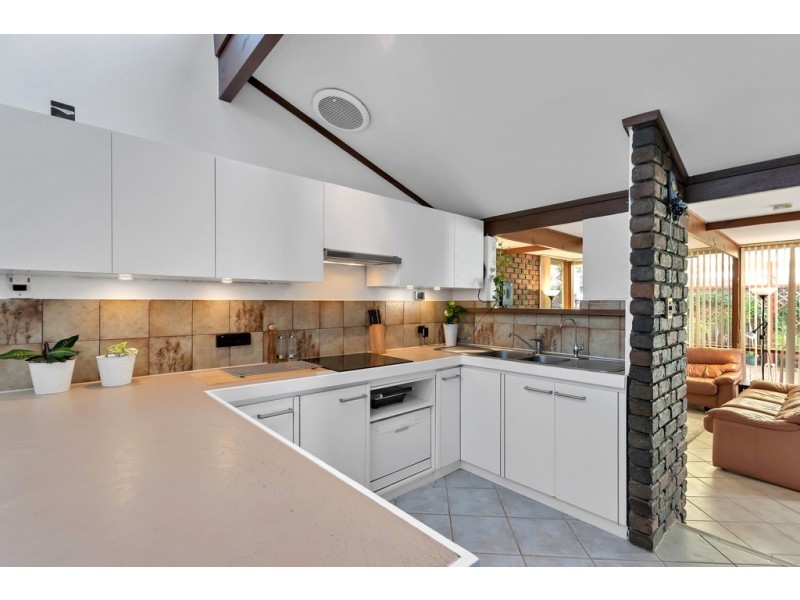 6 Safari Court, Hallett Cove SA 5158