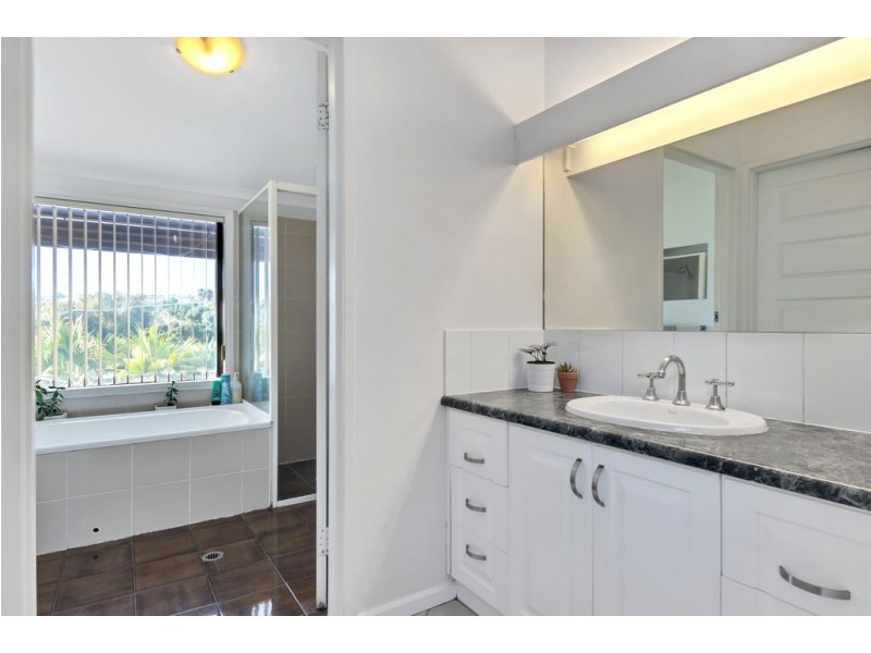6 Safari Court, Hallett Cove SA 5158