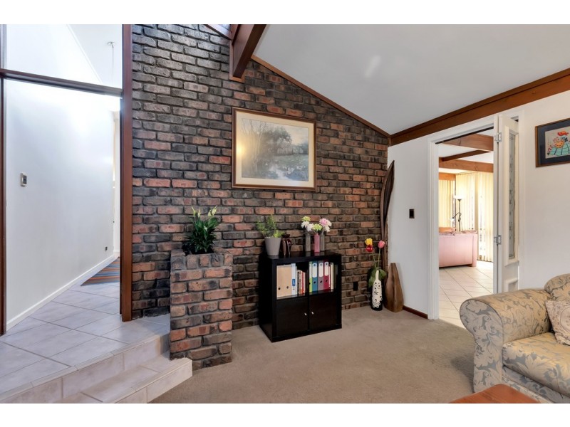 6 Safari Court, Hallett Cove SA 5158