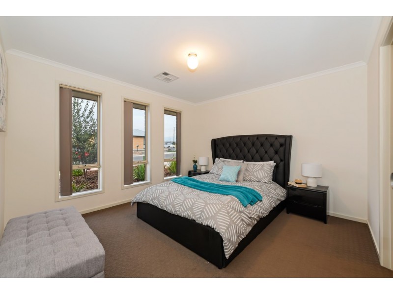 9 Dampier Road, Seaford Meadows SA 5169