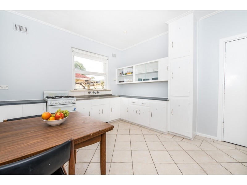 28 Cungena Avenue, Park Holme SA 5043