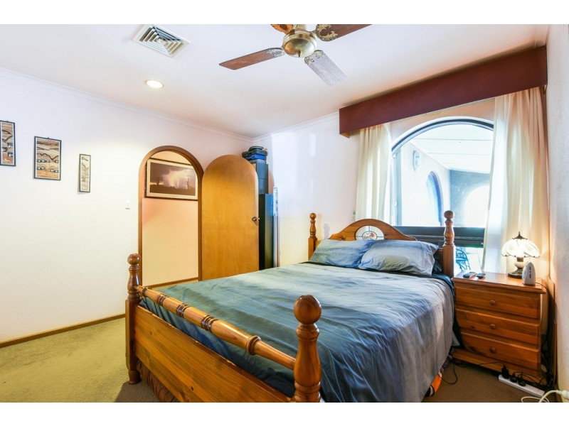 19 Chilcomb Drive, Huntfield Heights SA 5163