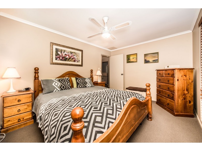 2 Paradine Way, Morphett Vale SA 5162
