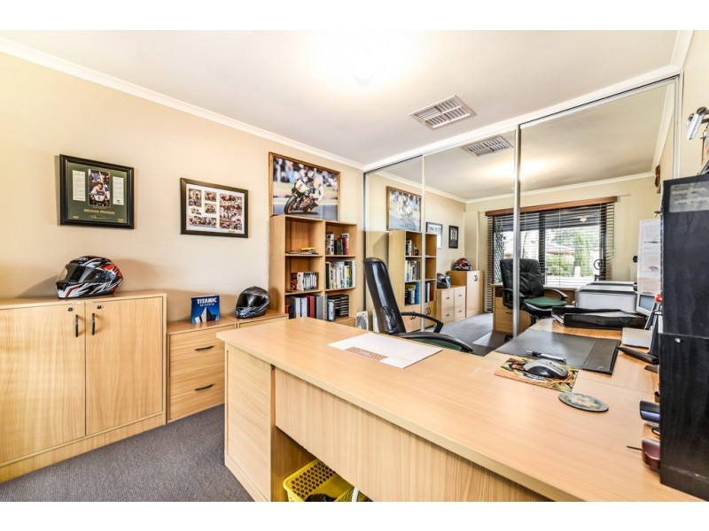 2 Paradine Way, Morphett Vale SA 5162