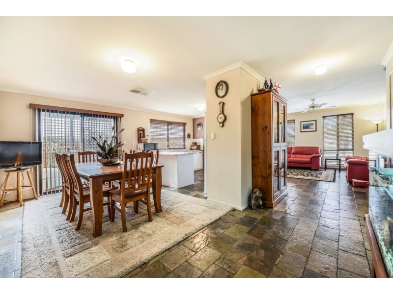 2 Paradine Way, Morphett Vale SA 5162