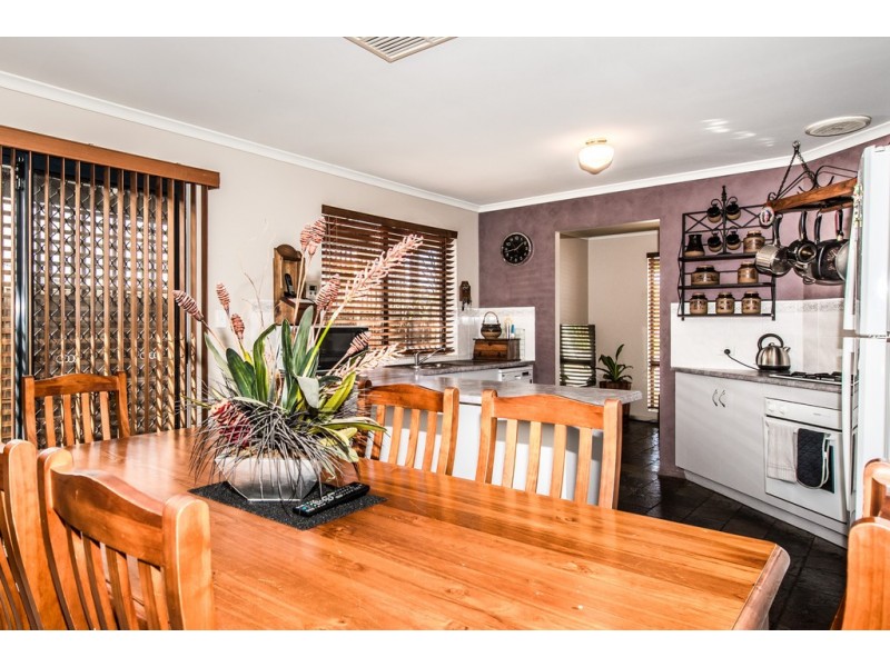 2 Paradine Way, Morphett Vale SA 5162