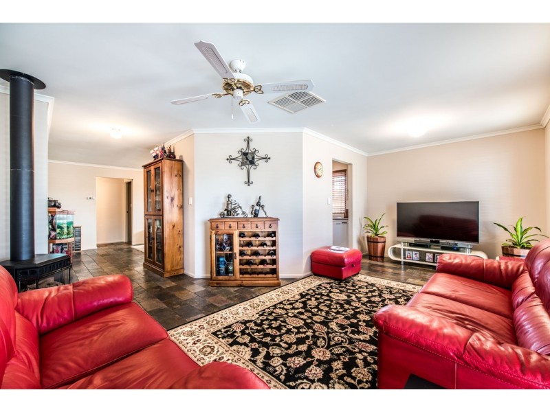 2 Paradine Way, Morphett Vale SA 5162