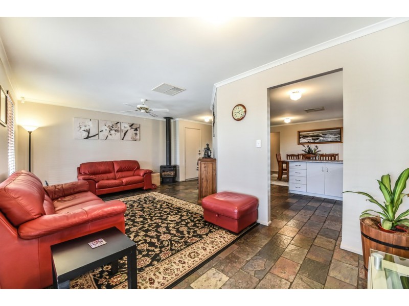 2 Paradine Way, Morphett Vale SA 5162