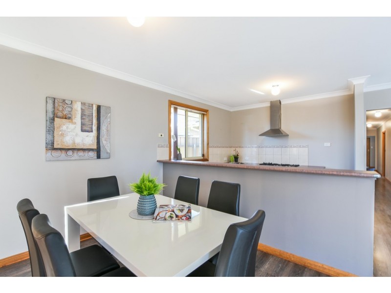 18 Windlass Square, Seaford Rise SA 5169