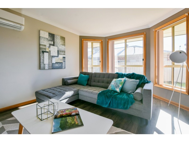 18 Windlass Square, Seaford Rise SA 5169