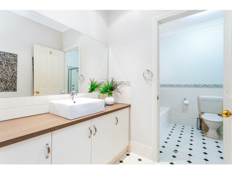 13D White Crescent, Seacombe Gardens SA 5047