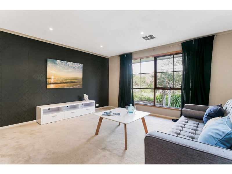 28 Lexcen Grove, Happy Valley SA 5159